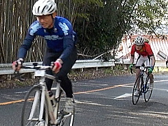 ちょうど中ごろのポジション。岩吉ちひろ選手の姿も