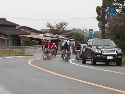 車の切れ目を狙ってスタート